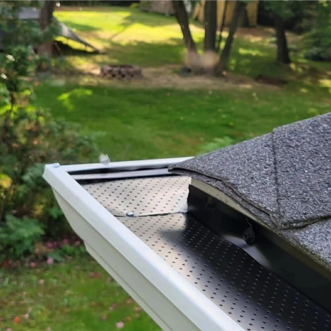 Soffites ventilés et fascias aluminium blanc — Hudson QC